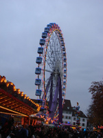 Riesenrad auf dem Münsterplatz in Basel