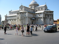 Sulla Piazza dei Miracoli (Pisa)